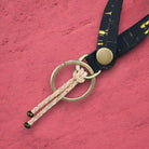 Avainlenkki musta kulta valmistettu käsityönä Suomessa