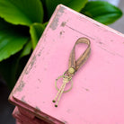 Avainlenkki raidallinen valmistettu käsityönä Suomessa