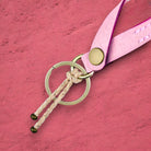 Avainlenkki vaaleanpunainen valmistettu käsityönä Suomessa