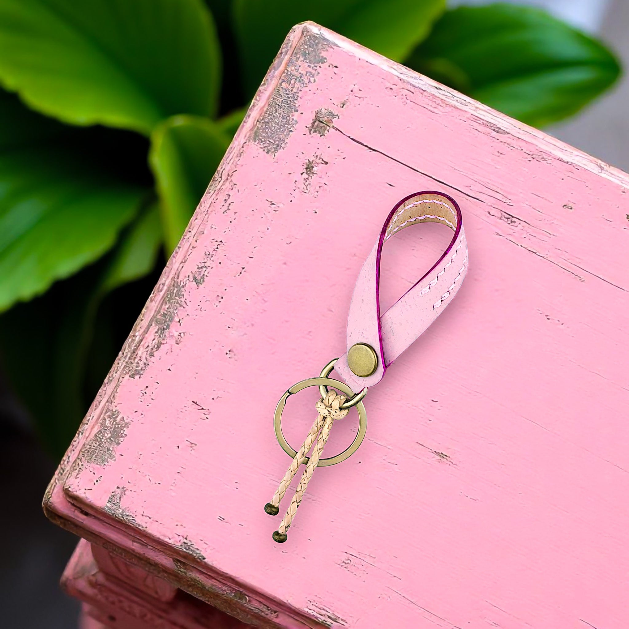 Avainlenkki vaaleanpunainen valmistettu käsityönä Suomessa