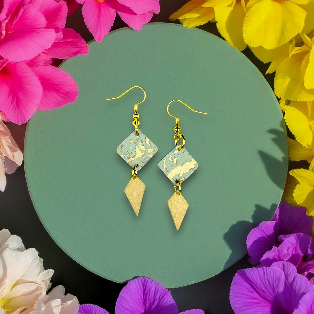 Mintunvihreät korvakorut valmistettu Suomessa käsityönä korkista