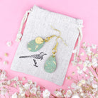 Mintunvihreät korvakorut valmistettu Suomessa korkista