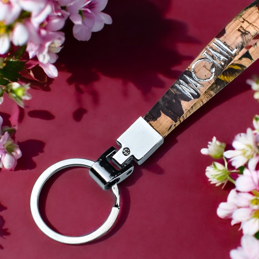 Avaimenperä kukallinen valmistettu käsityönä Suomessa