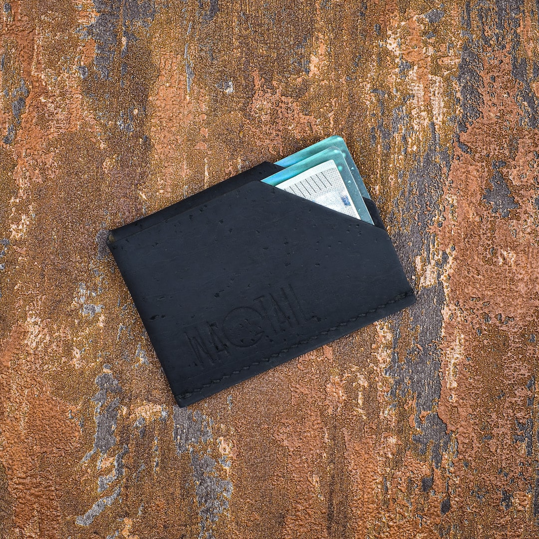 Korttikotelo musta valmistettu Suomessa käsityönä korkista