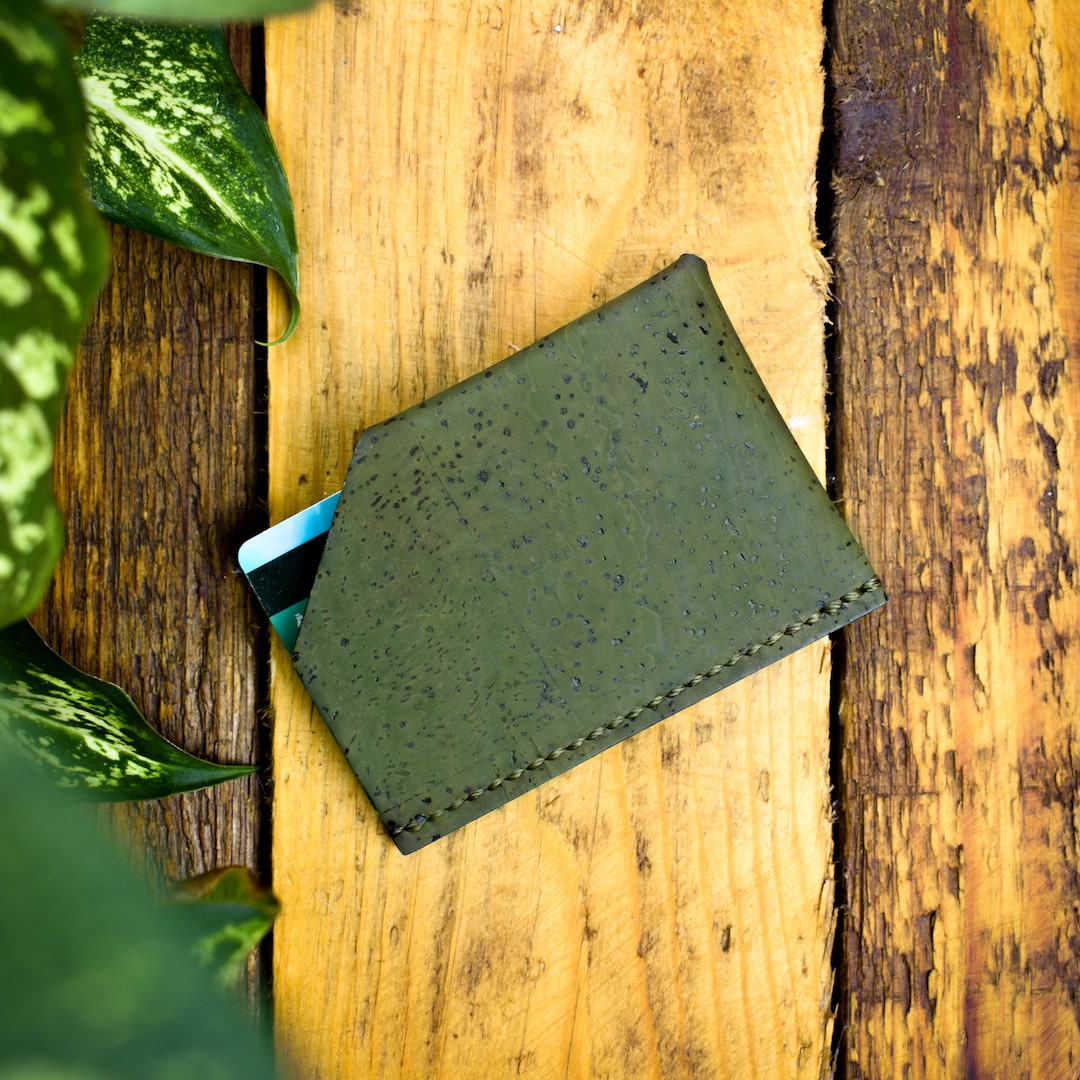 Korttikotelo vihreä valmistettu Suomessa käsityönä korkista