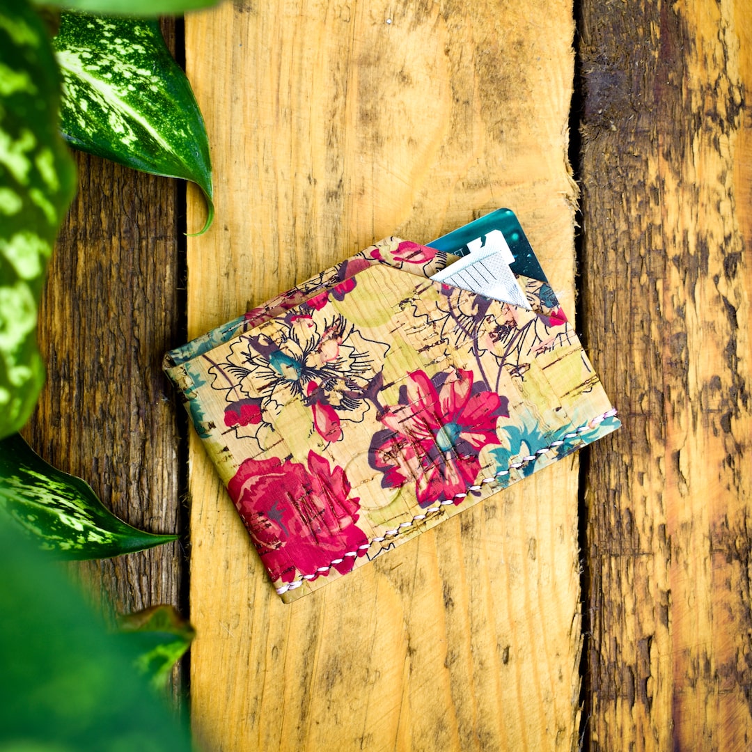 Korttikotelo kukallinen valmistettu Suomessa käsityönä korkista