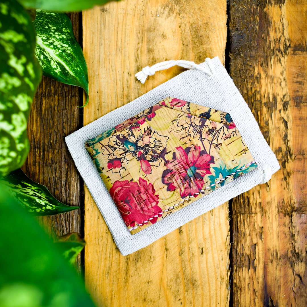 Korttikotelo kukallinen valmistettu Suomessa käsityönä korkista