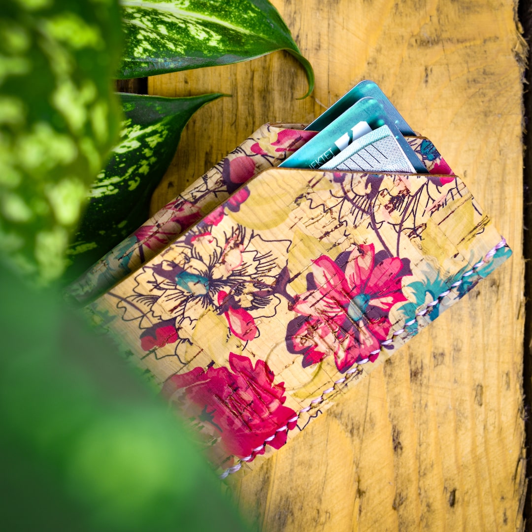 Korttikotelo kukallinen valmistettu Suomessa käsityönä korkista