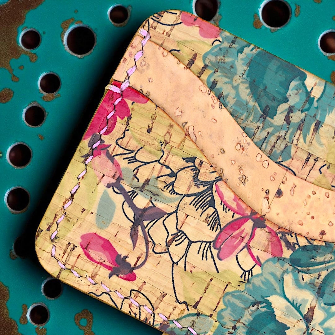 Korttikotelo kukallinen valmistettu Suomessa käsityönä korkista