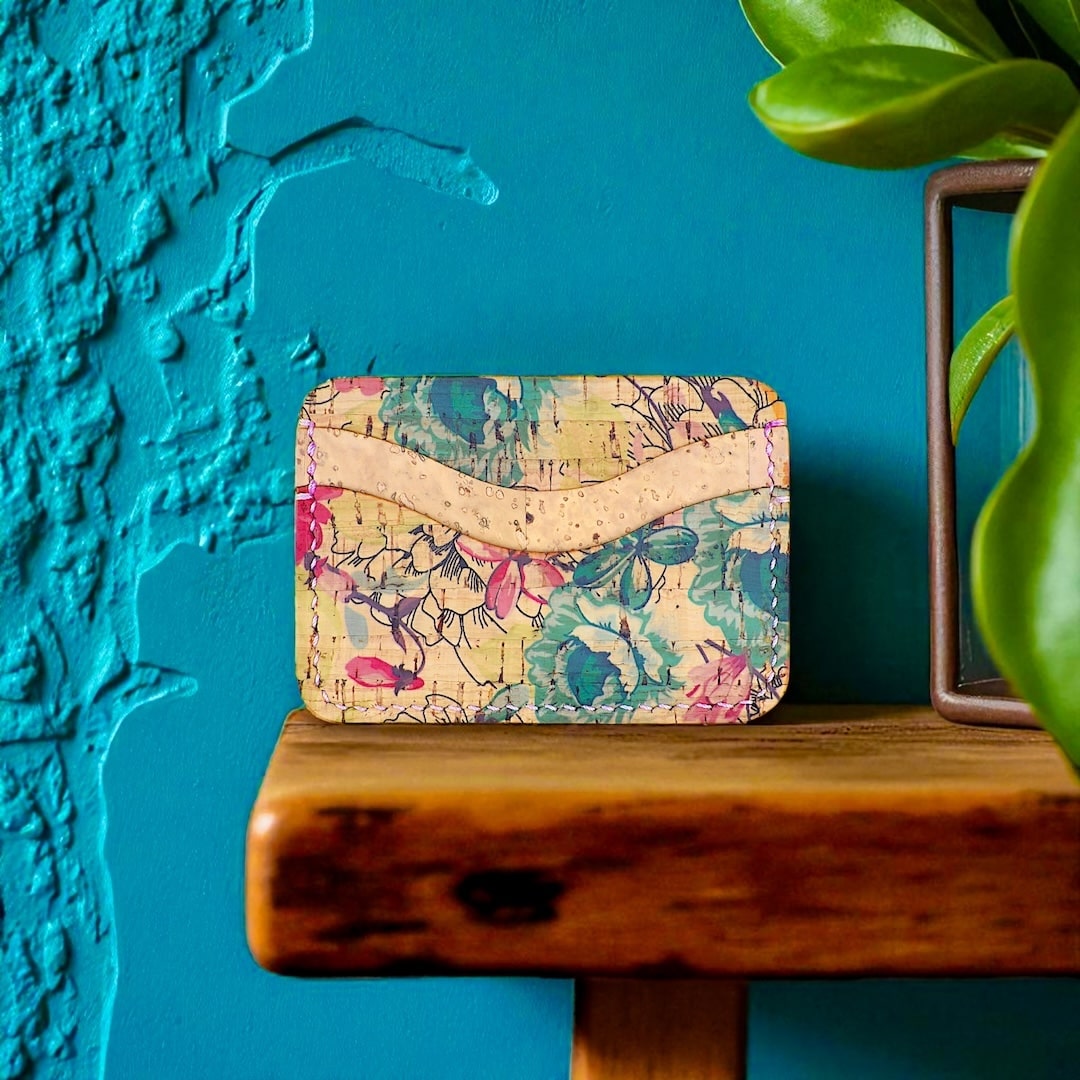 Korttikotelo kukallinen valmistettu Suomessa käsityönä korkista