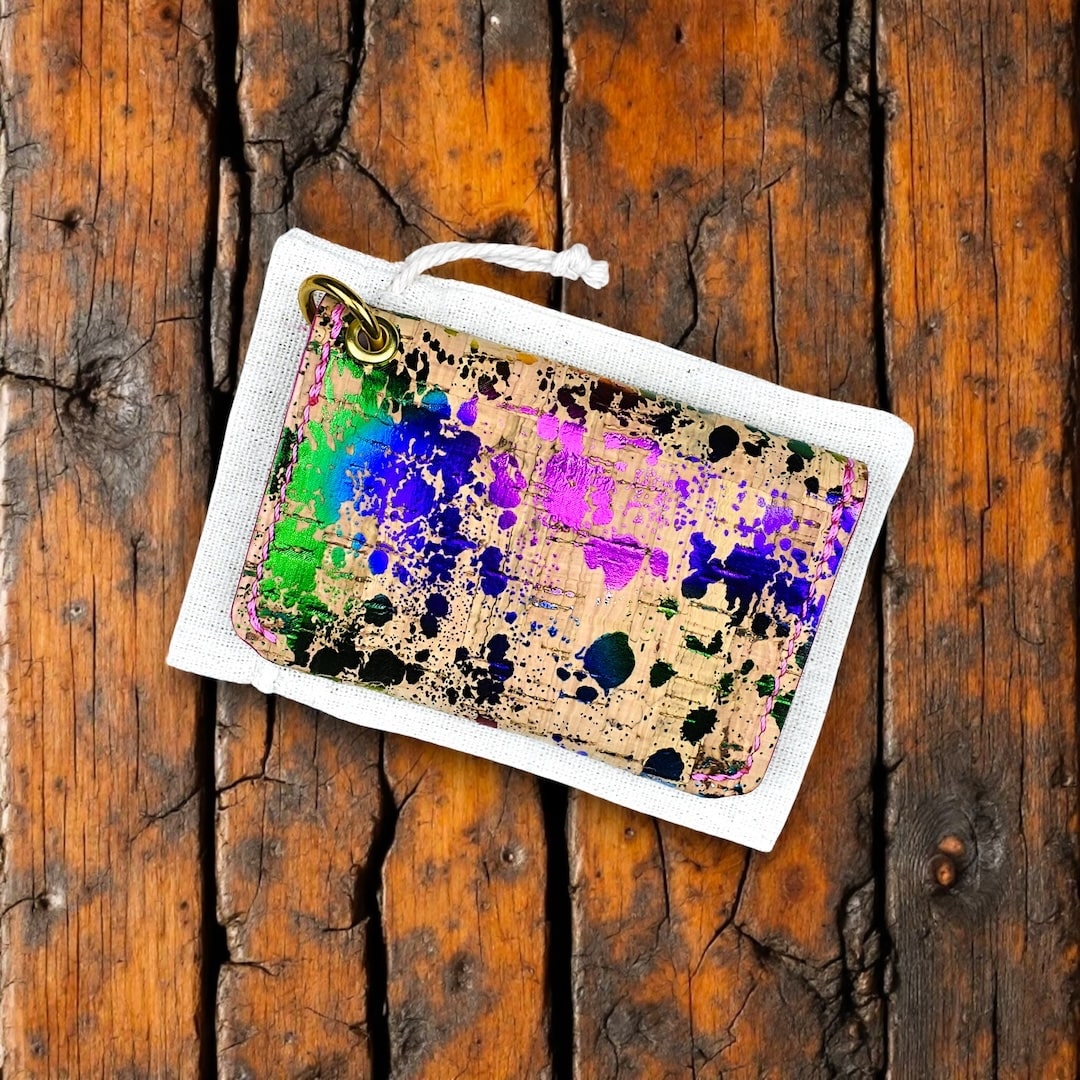 Kukkaro hohtava värikäs valmistettu Suomessa käsityönä korkista