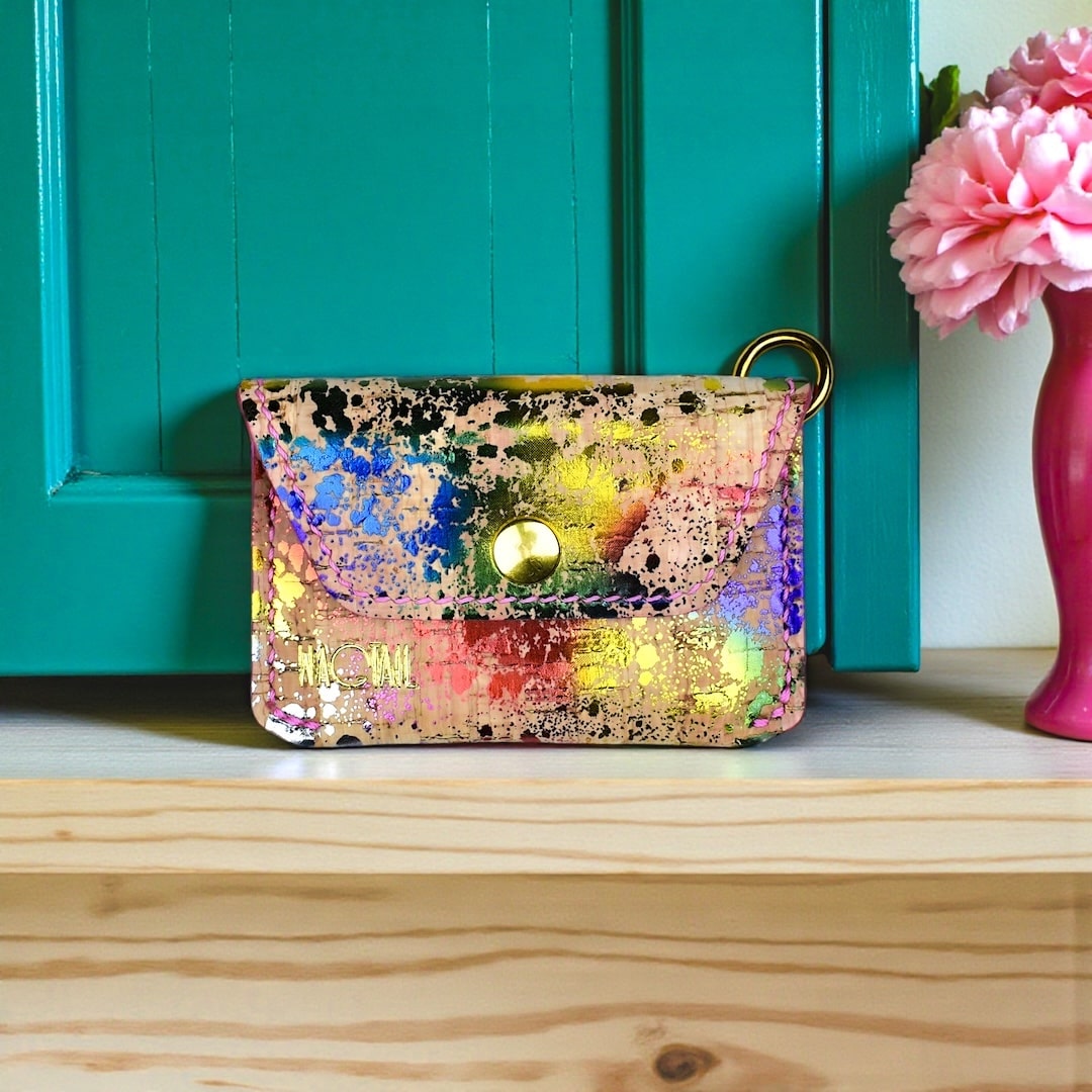 Kukkaro hohtava värikäs valmistettu Suomessa käsityönä korkista