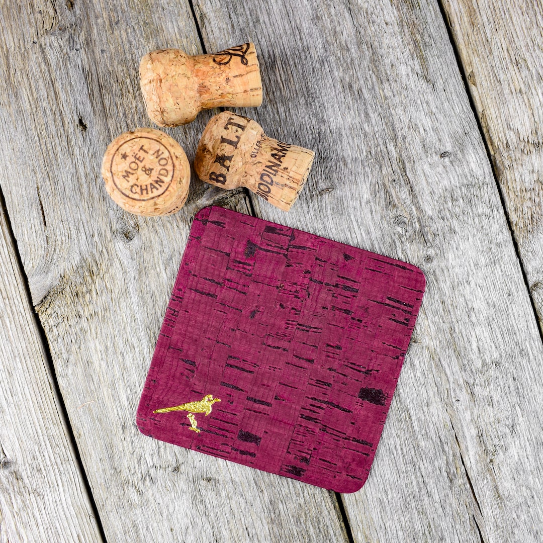 Lasinalunen punainen valmistettu käsityönä Suomessa