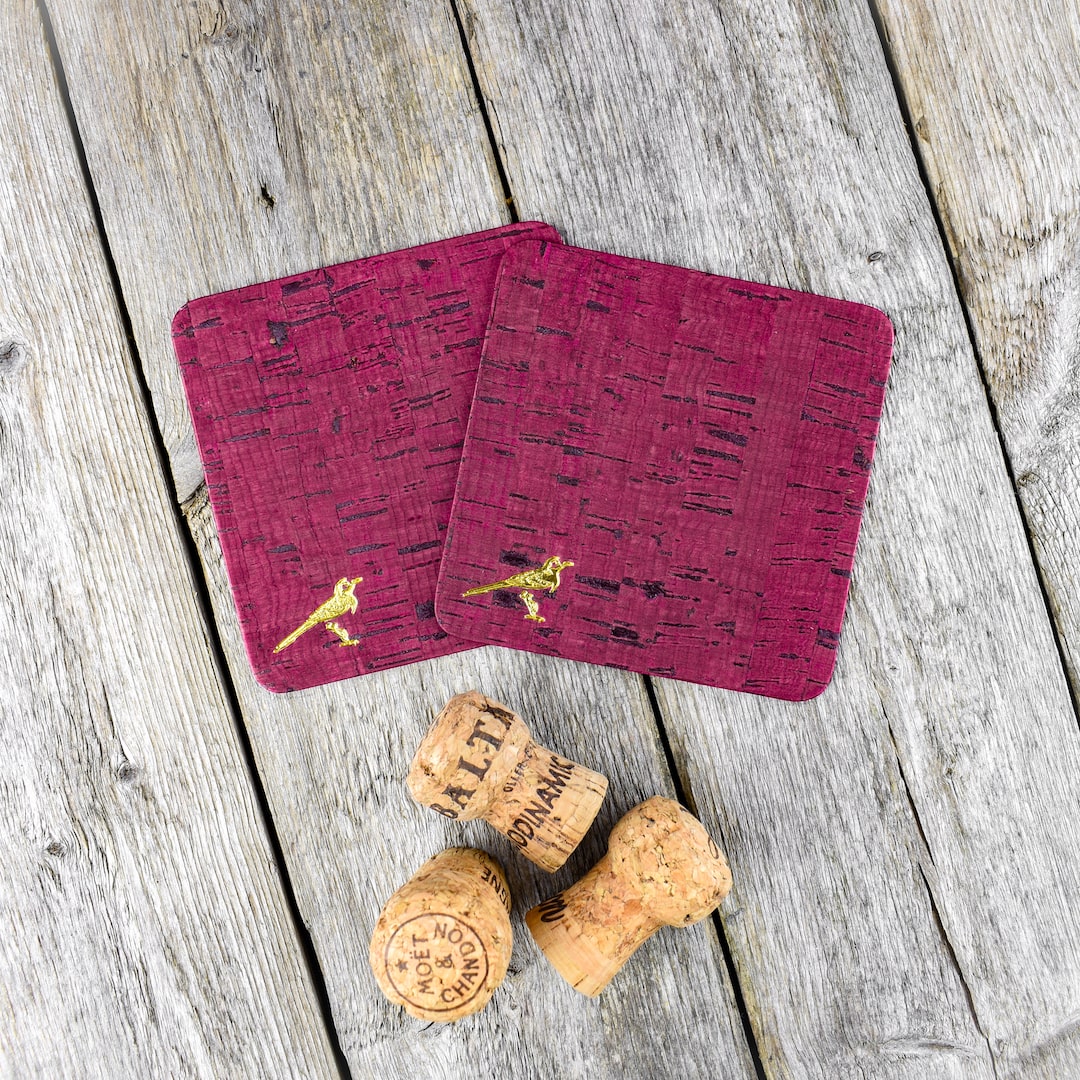 Lasinaluset punainen valmistettu käsityönä Suomessa