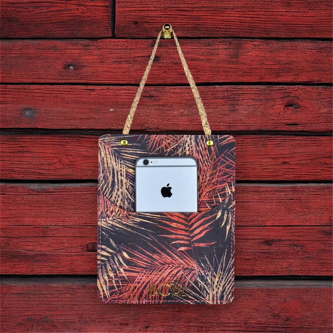 Säilytystasku puhelimelle valmistettu Suomessa korkista