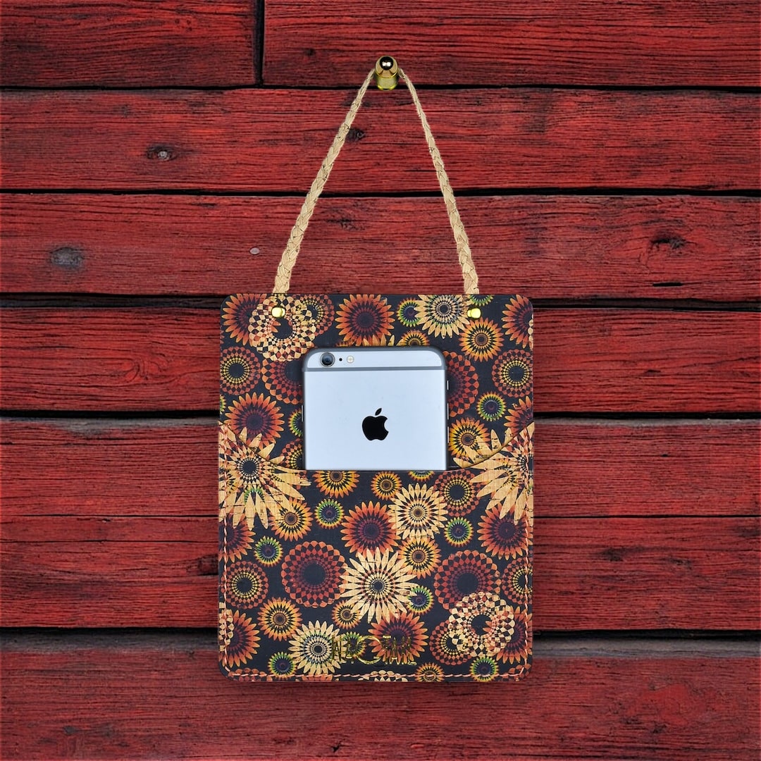 Säilytystasku retro puhelimelle valmistettu Suomessa korkista