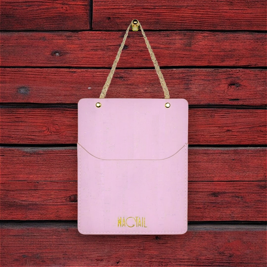 Säilytystasku vaaleanpunainen valmistettu Suomessa korkista