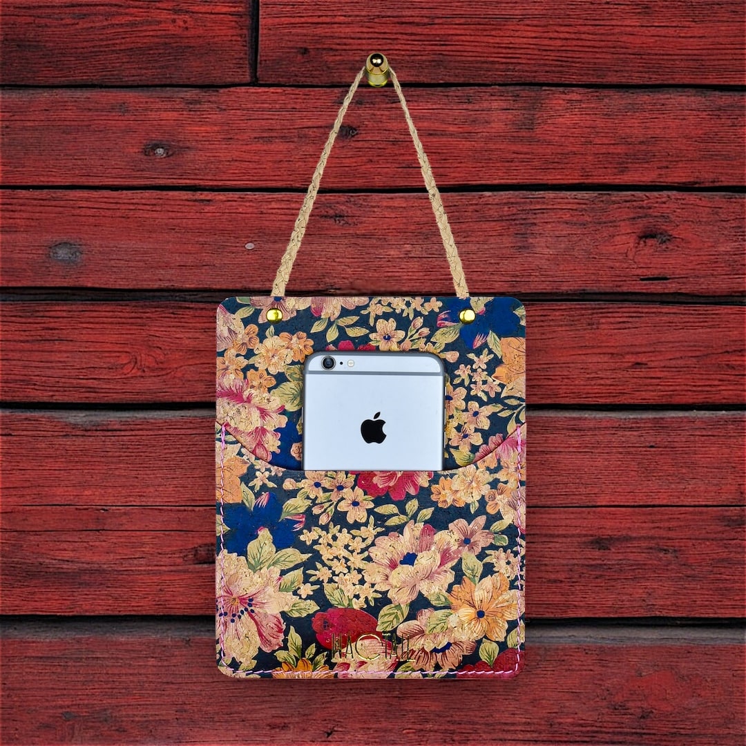 Säilytystasku puhelimelle valmistettu Suomessa korkista