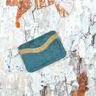 Korttikotelo turkoosi valmistettu Suomessa käsityönä korkista