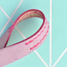 Avainlenkki vaaleanpunainen valmistettu käsityönä Suomessa