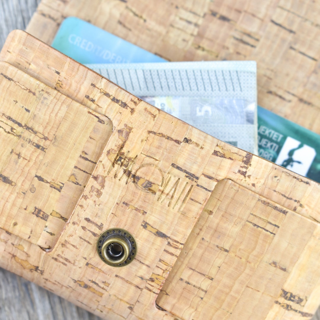 Korttikotelo valmistettu Suomessa käsityönä korkista