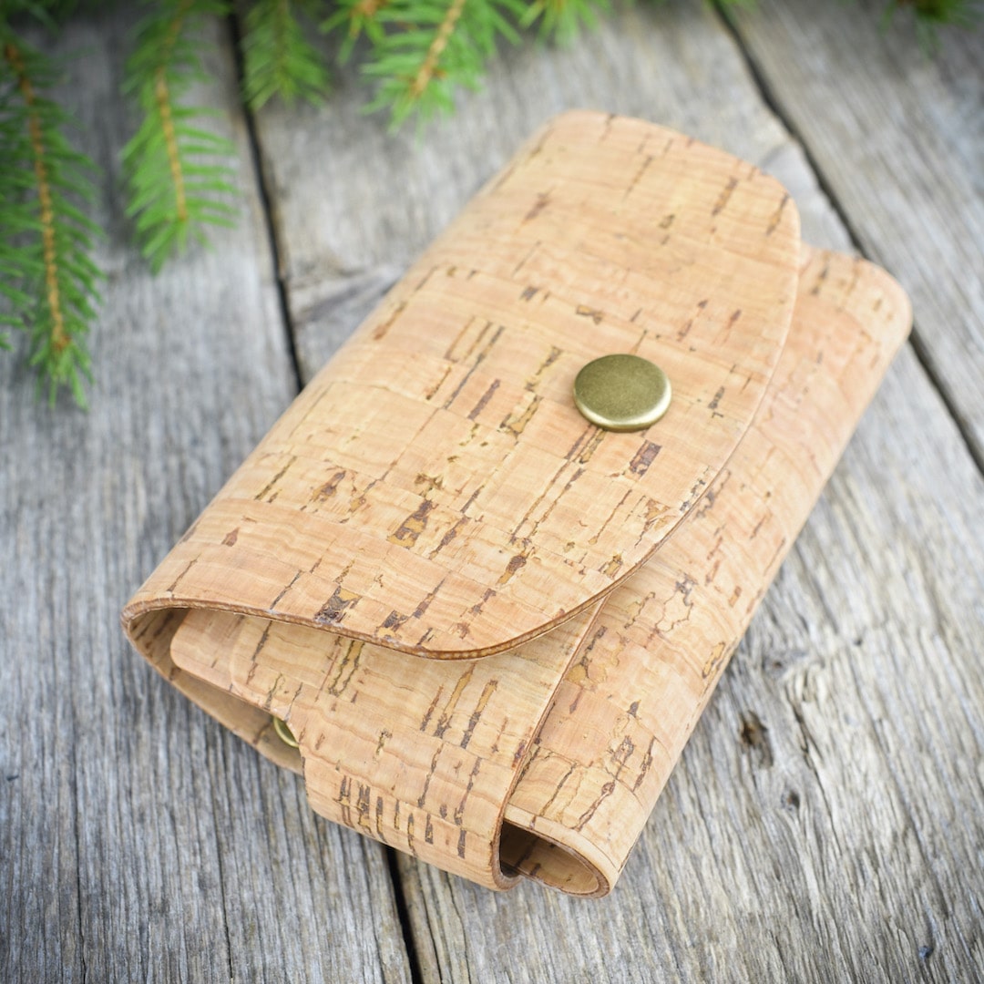 Korttikotelo valmistettu Suomessa käsityönä korkista