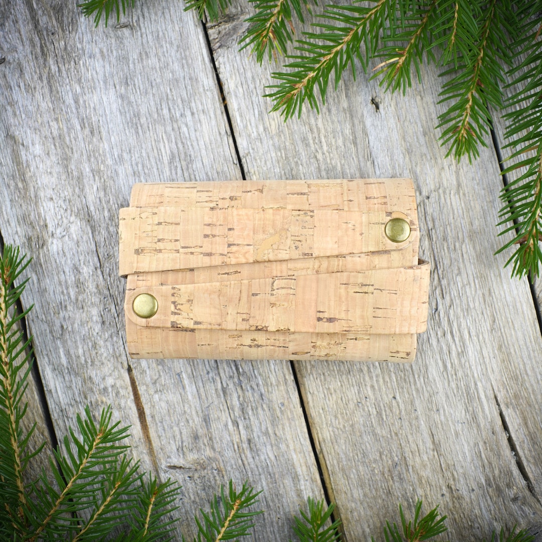 Korttikotelo valmistettu Suomessa käsityönä korkista