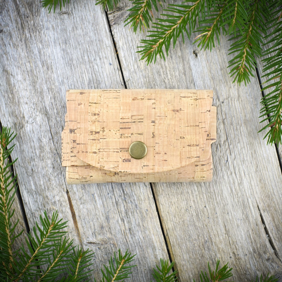 Korttikotelo valmistettu Suomessa käsityönä korkista