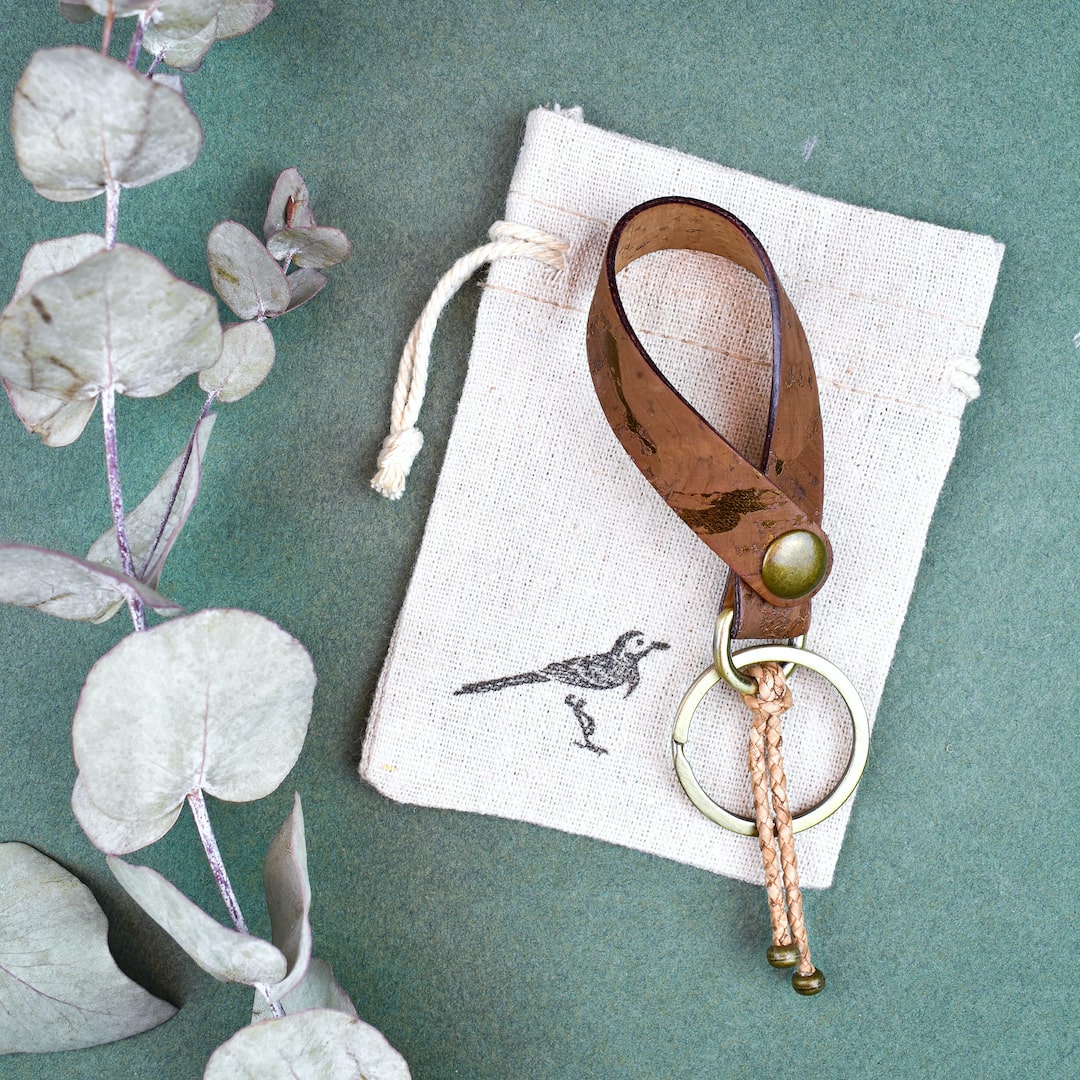 Avainlenkki ruskea valmistettu käsityönä Suomessa