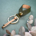 Avainlenkki oliivinvihreä valmistettu käsityönä Suomessa