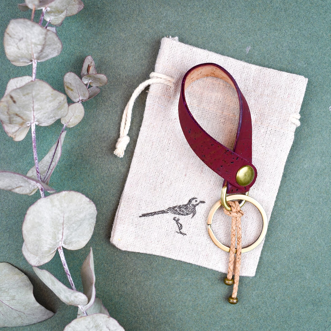 Avainlenkki punainen valmistettu käsityönä Suomessa