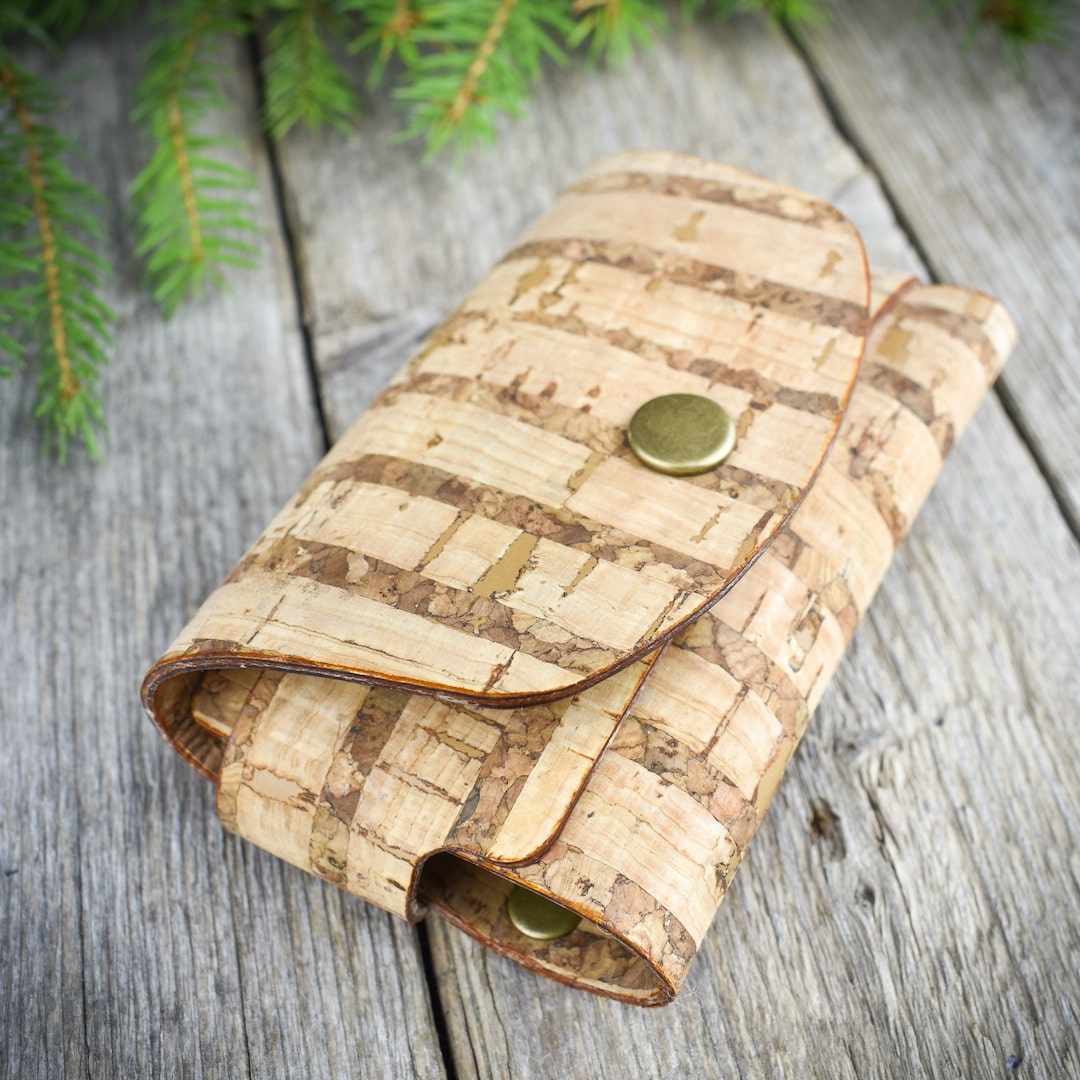 Korttikotelo raidallinen valmistettu Suomessa käsityönä korkista