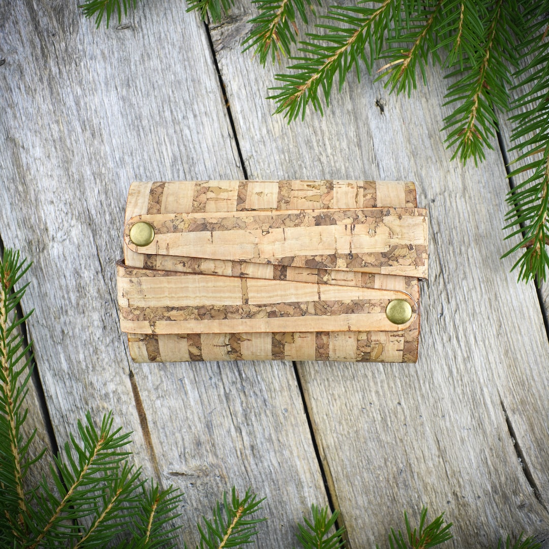 Korttikotelo raidallinen valmistettu Suomessa käsityönä korkista