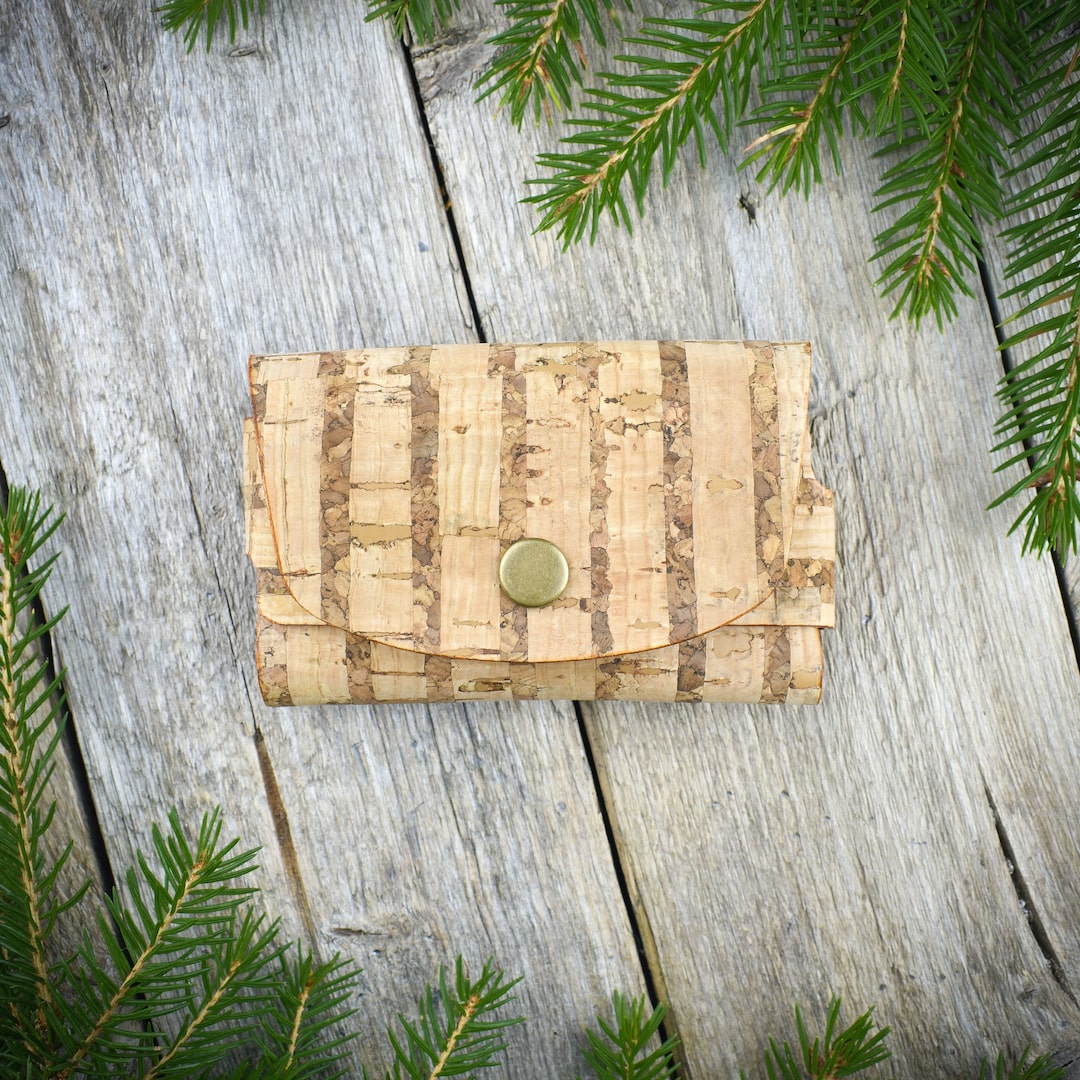 Korttikotelo raidallinen valmistettu Suomessa käsityönä korkista