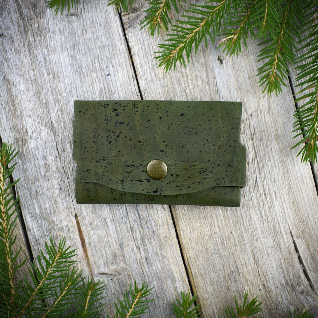 Korttikotelo vihreä valmistettu Suomessa käsityönä korkista