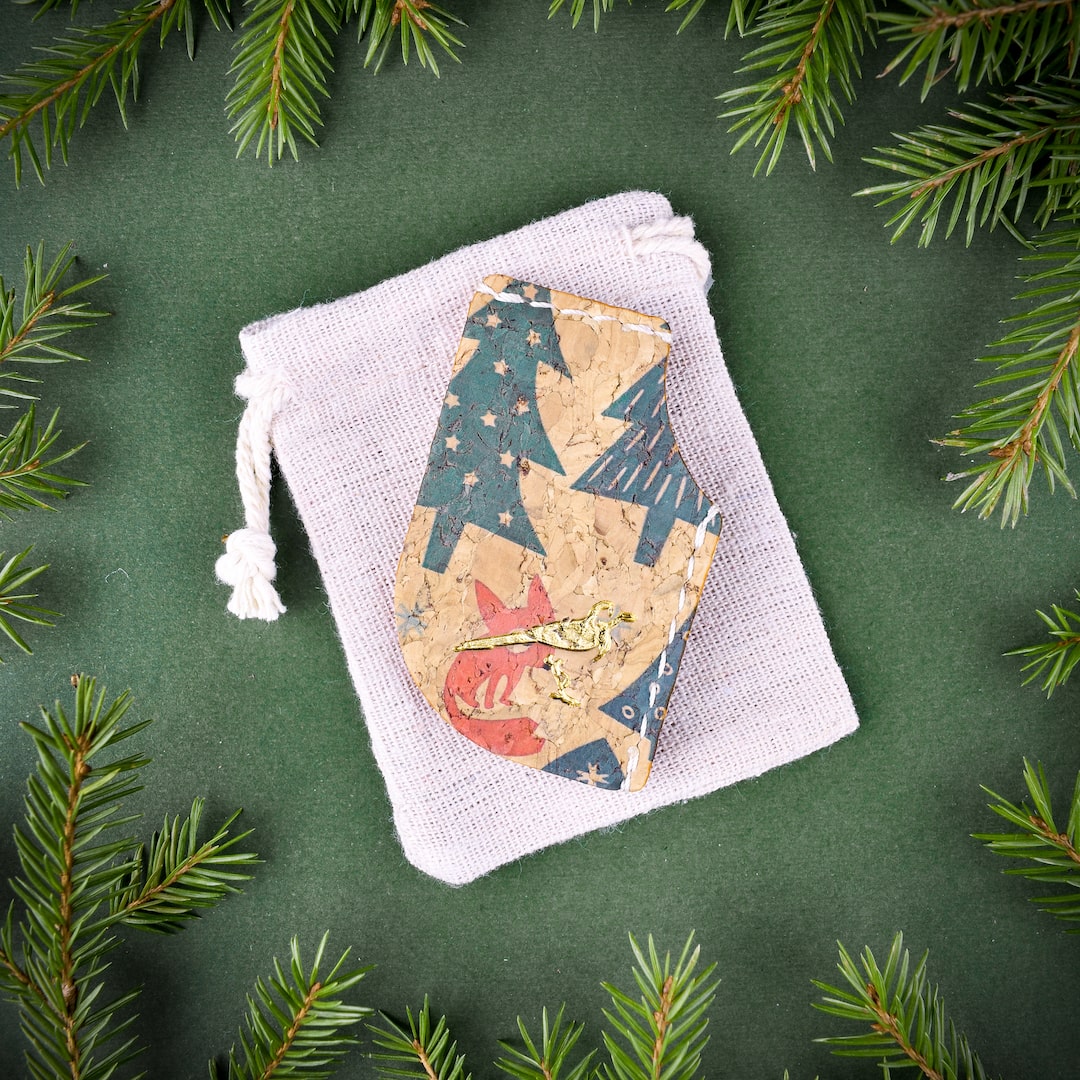 Kirjanmerkki lapselle valmistettu käsityönä Suomessa