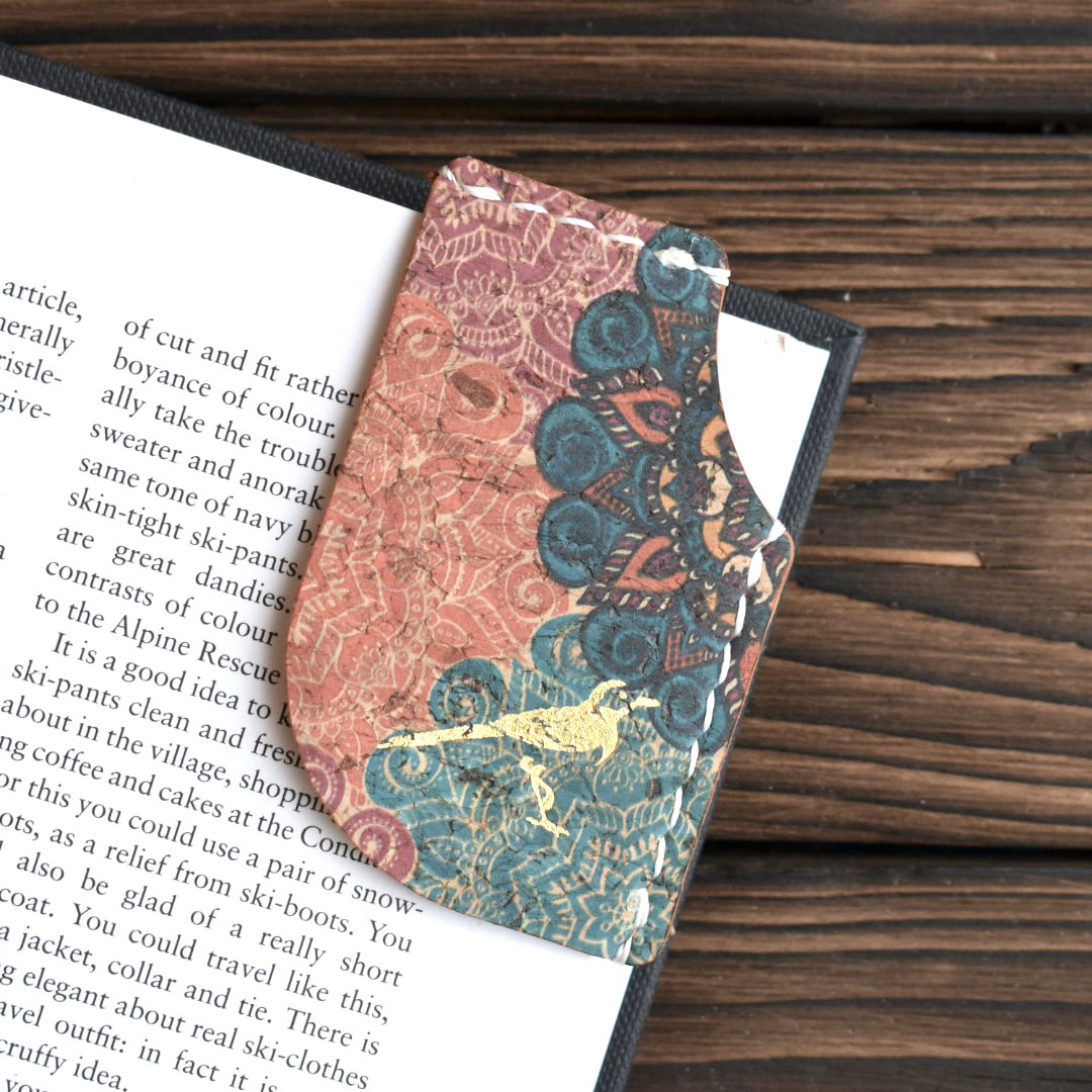 Kirjanmerkki kuvioitu valmistettu käsityönä Suomessa