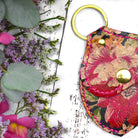 Avaimenperä kukkaro kukallinen valmistettu käsityönä Suomessa